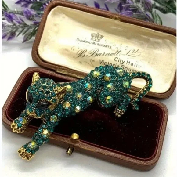 NEW Vintage Leopard Brooch 💚 Emerald & Gold Rhinestone Pin. Panther Brooch 🐆 - Picture 6 of 6